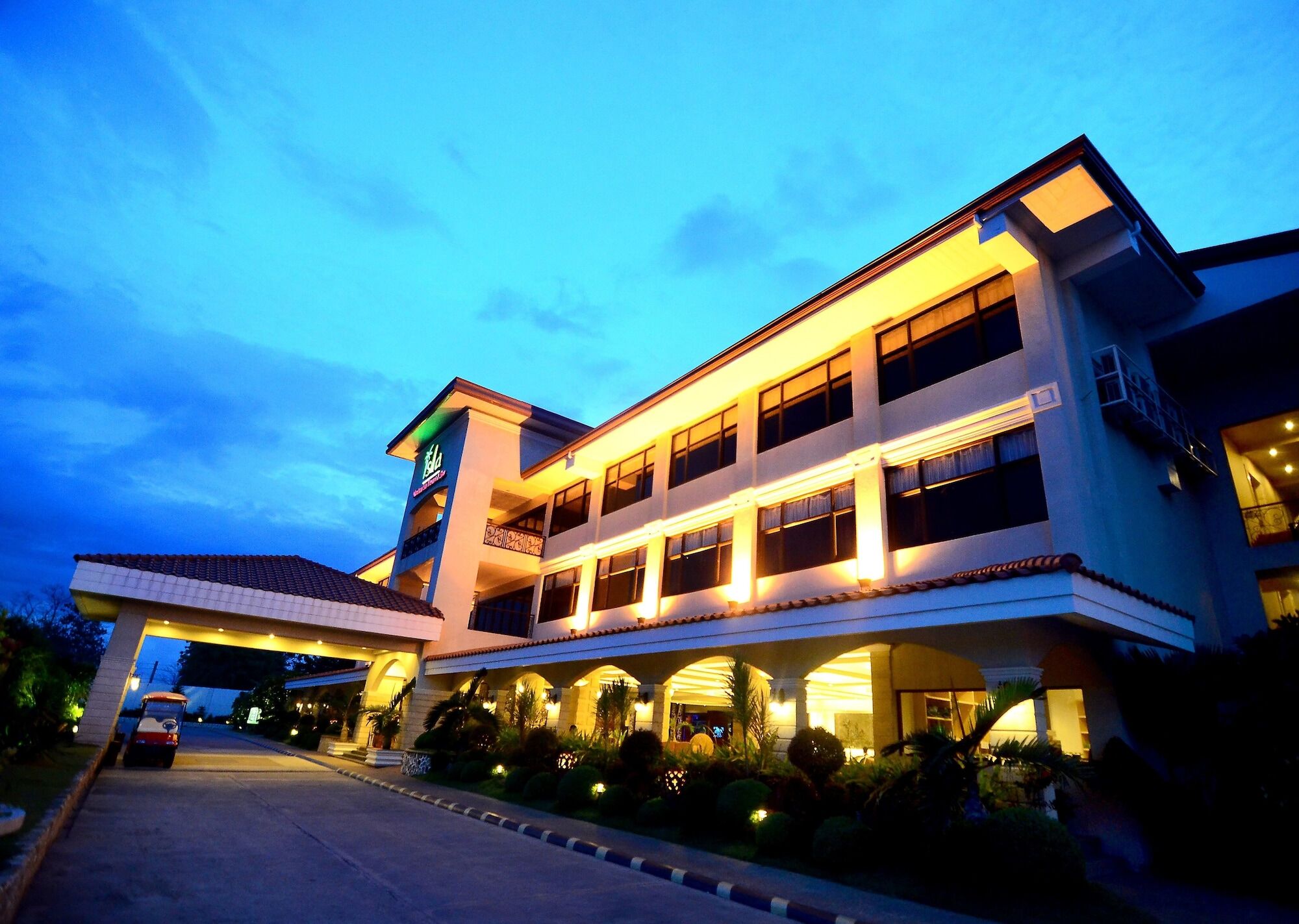 Mactan Isla Resort Lapu-Lapu City Exterior photo